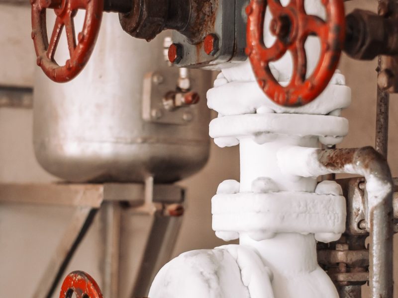 Pressure vessel with valves